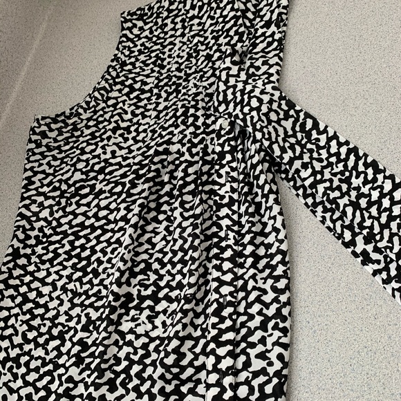 Anne Klein Printed Tie-Neck Top - Picture 6 of 9